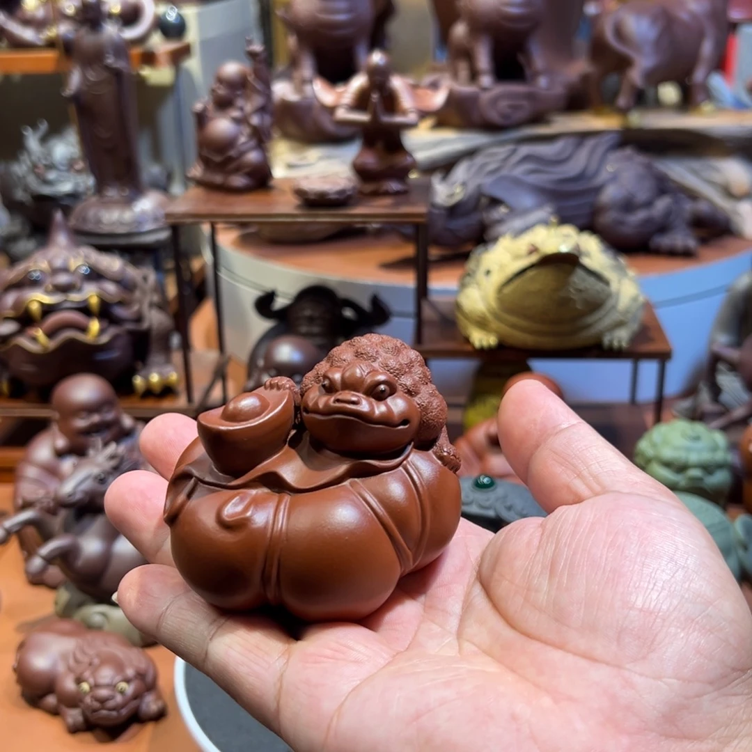 茶宠紫砂紫砂茶宠摆件。