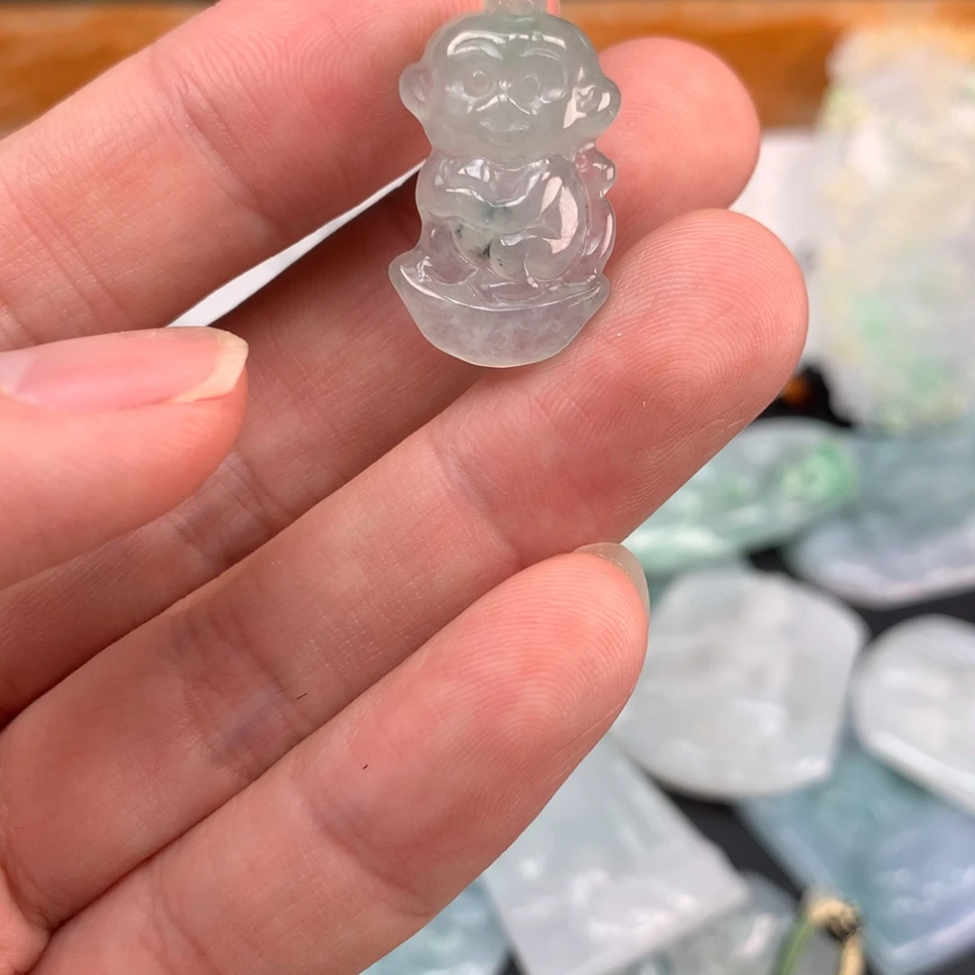 翡翠未镶嵌颈饰猴子翡翠