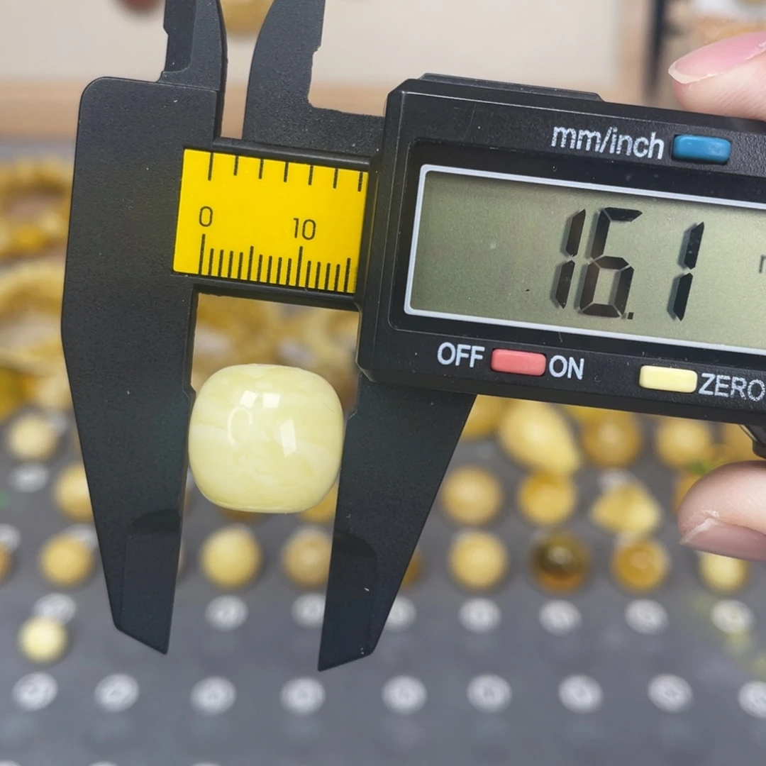 琥珀未镶嵌裸石52号