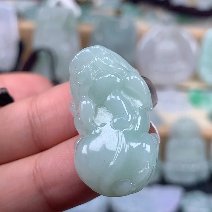 颈饰未镶嵌翡翠貔貅