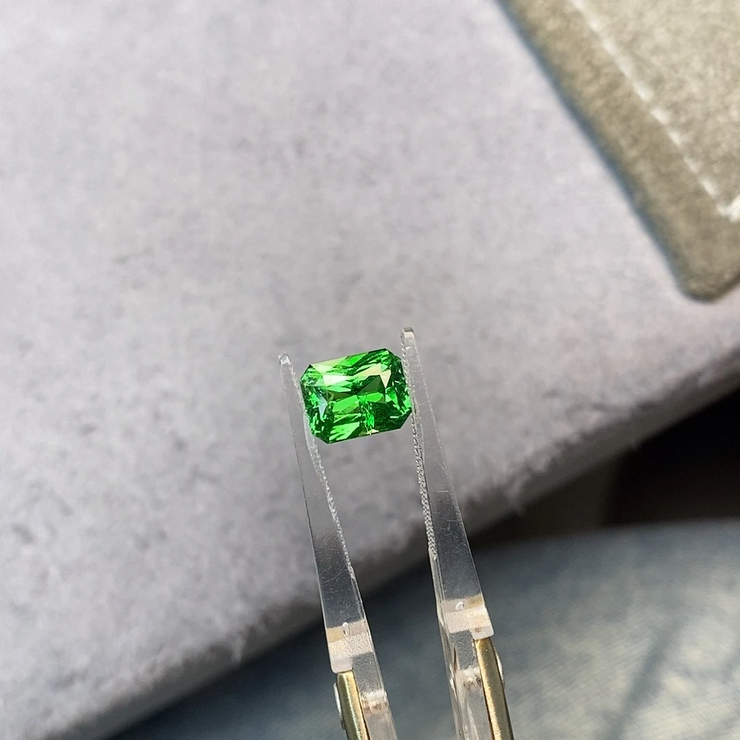 石榴石（沙弗莱）珠宝半成品未镶嵌2.18ct 卡扎尼