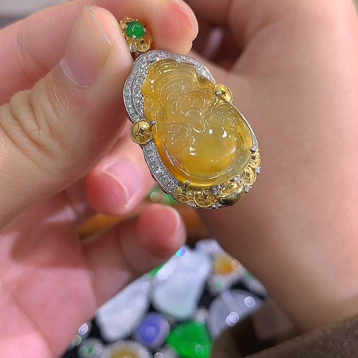 翡翠18K金镶嵌颈饰财神