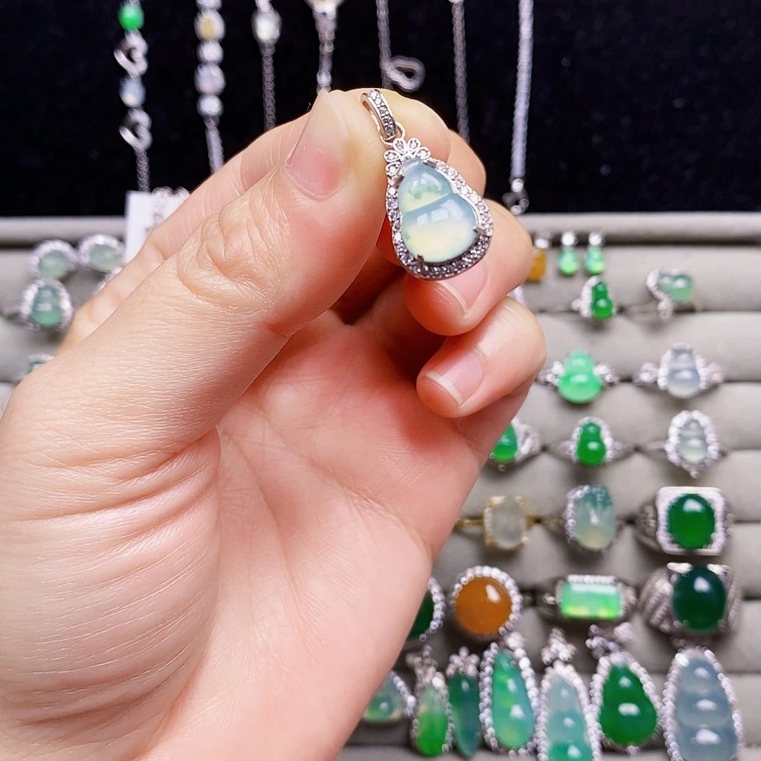 翡翠银S925镶嵌颈饰葫芦