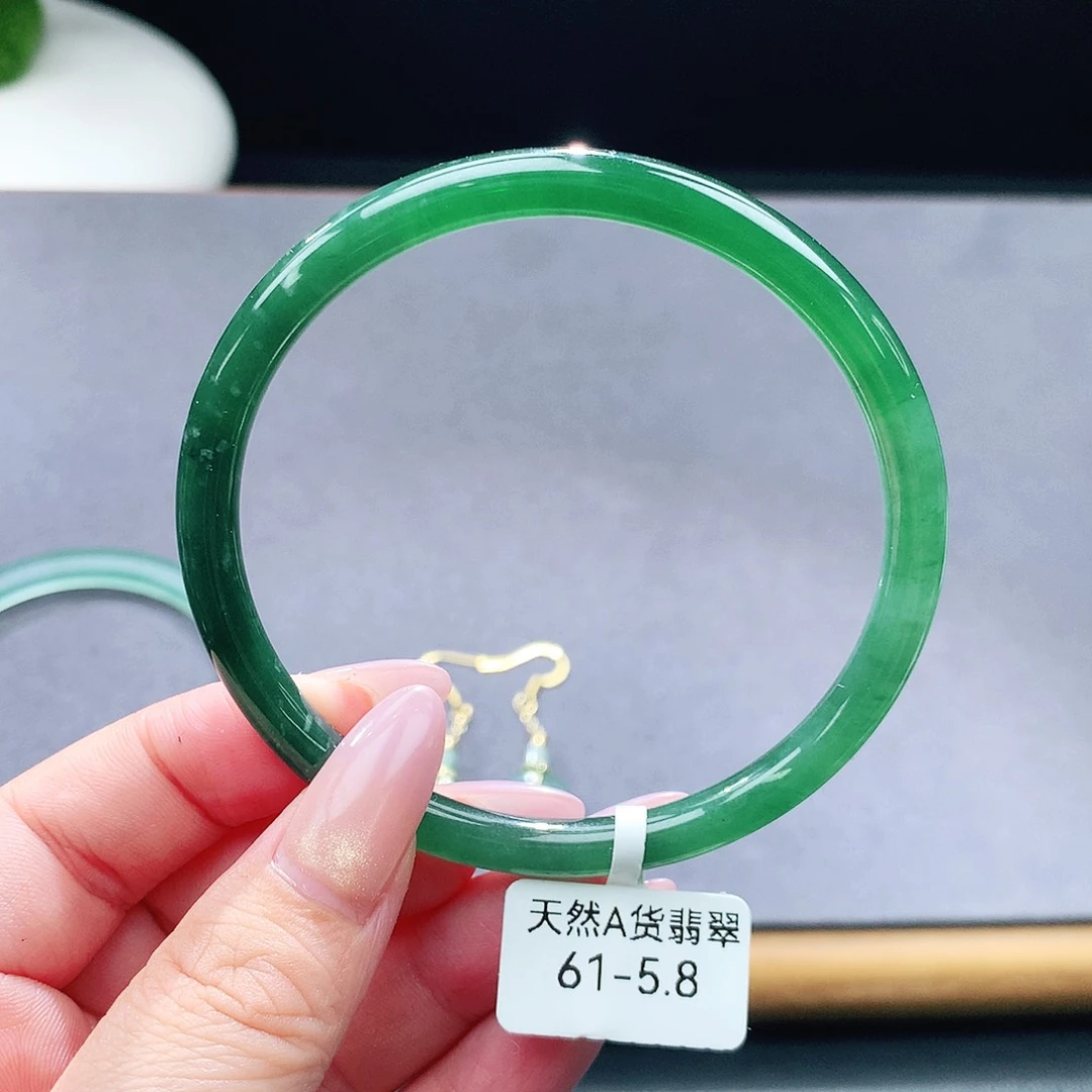 未镶嵌手镯（圆镯）翡翠