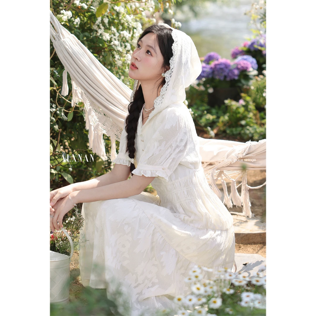 鹿向南「月光情书」杏色蕾丝连帽裙女夏新优雅泡泡袖连衣裙L55321