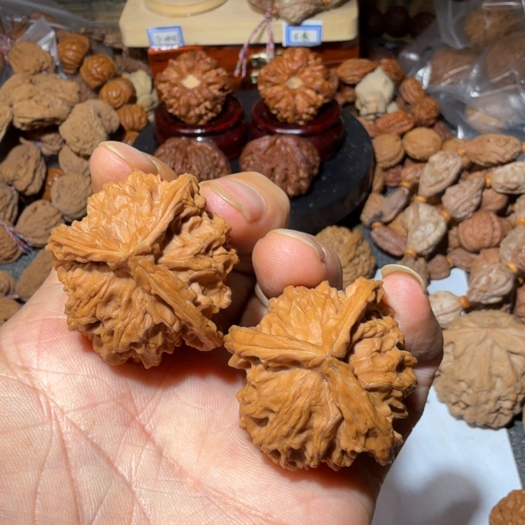 文玩核桃把件盘山三棱39