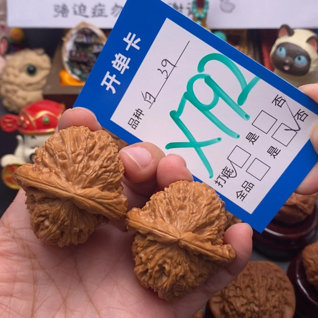 文玩核桃吊坠39尺白狮子