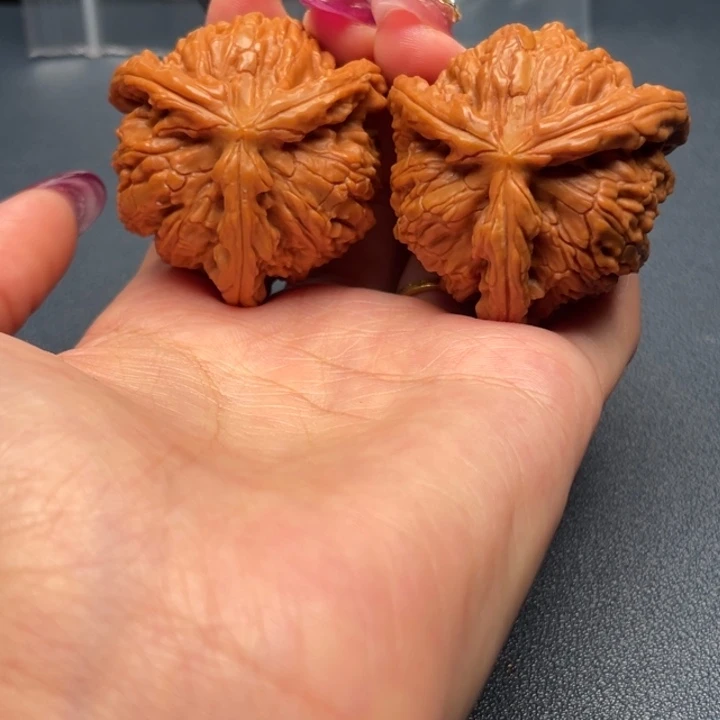 彬***哥吊坠文玩核桃白狮子