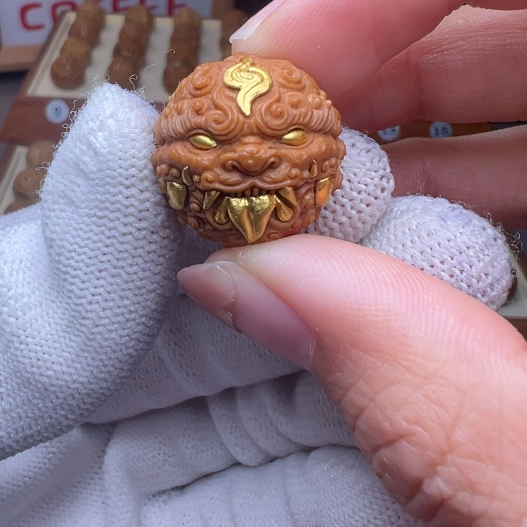 把件猴头核桃精修镶嵌金唐狮全品有正常封口线