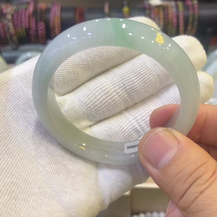翡翠未镶嵌手镯四海哥翡翠飘花绿色正圈