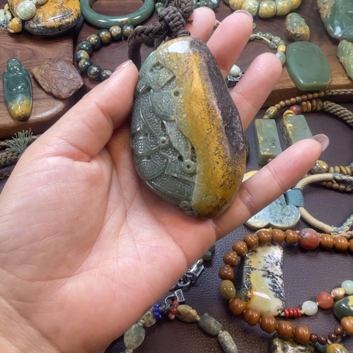 春***姐岫岩河磨玉（透闪石质玉）未镶嵌珠宝半成品