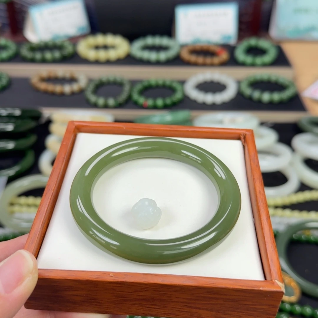 小***儿和田玉未镶嵌手链手镯55.3拍一发二