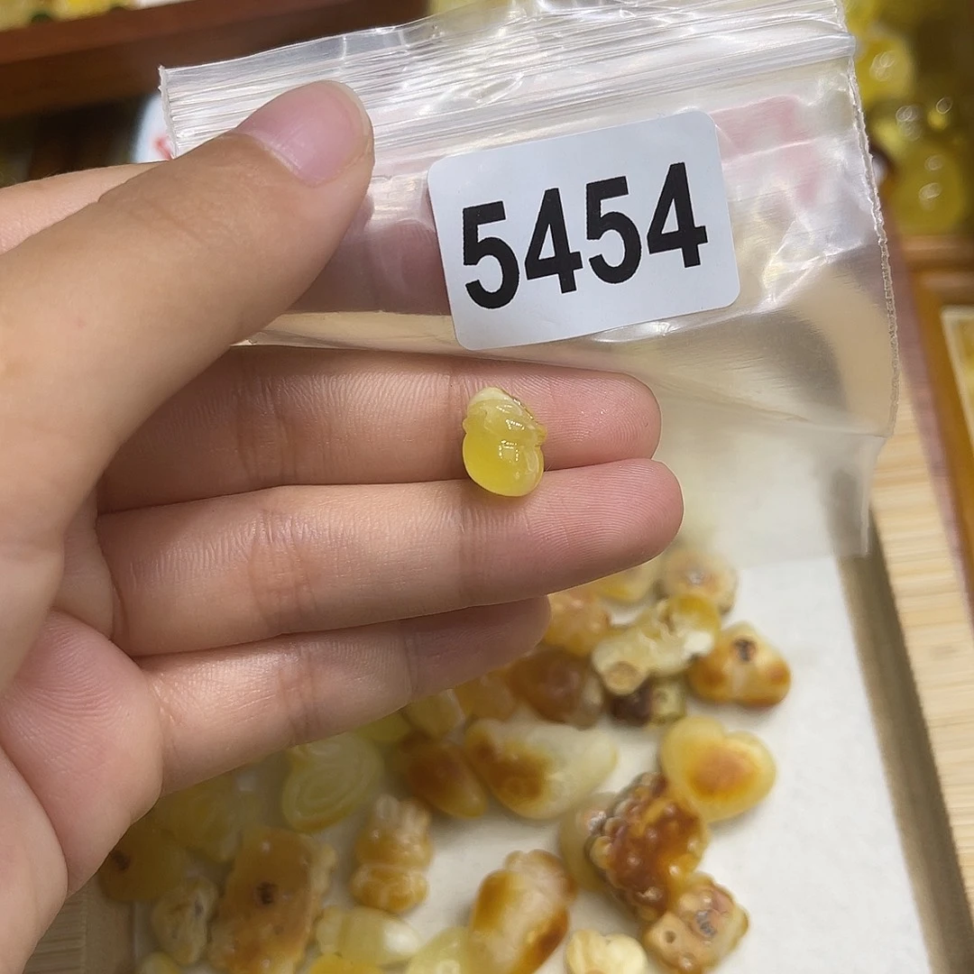 晨****琥珀未镶嵌珠宝奇石