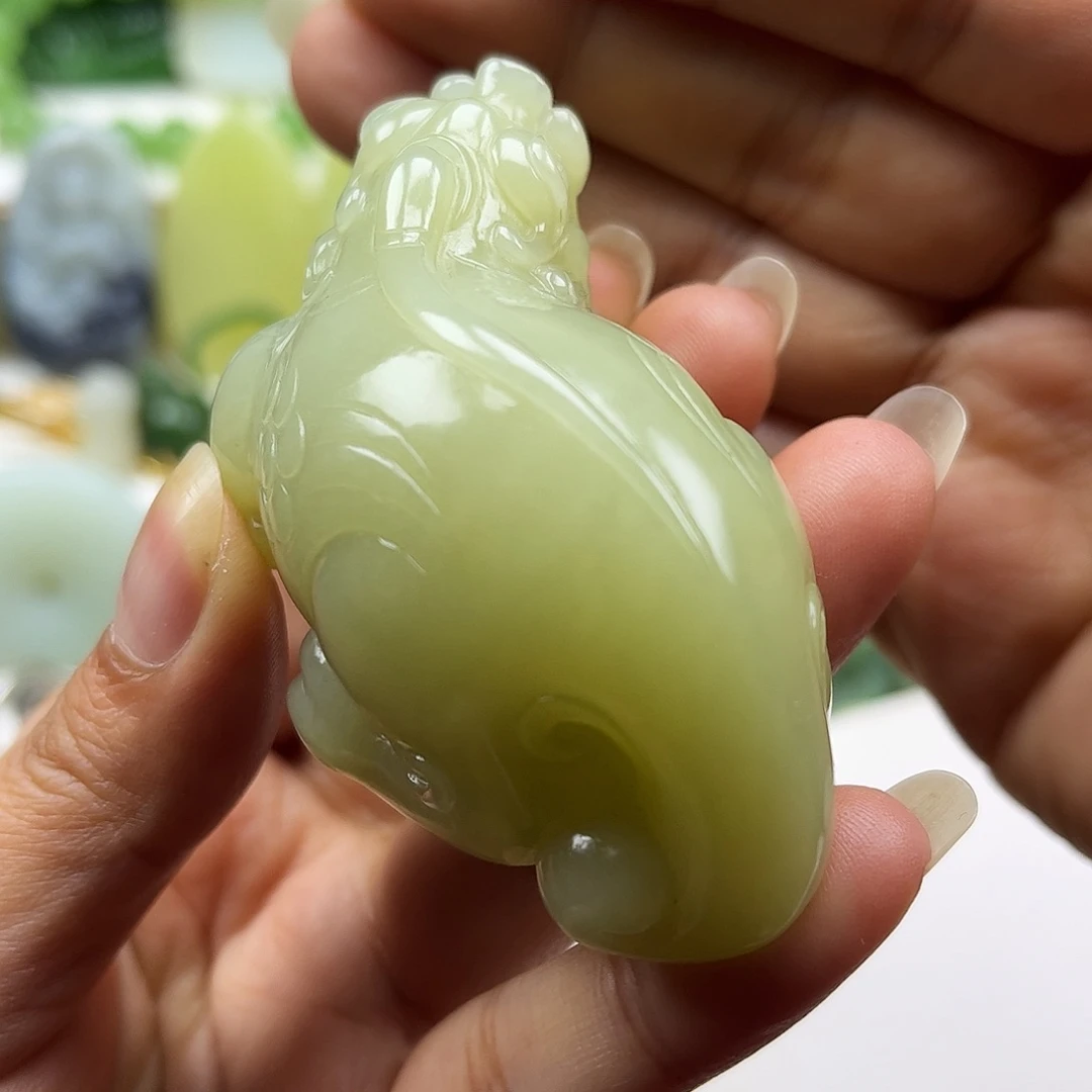 和田玉未镶嵌颈饰手把