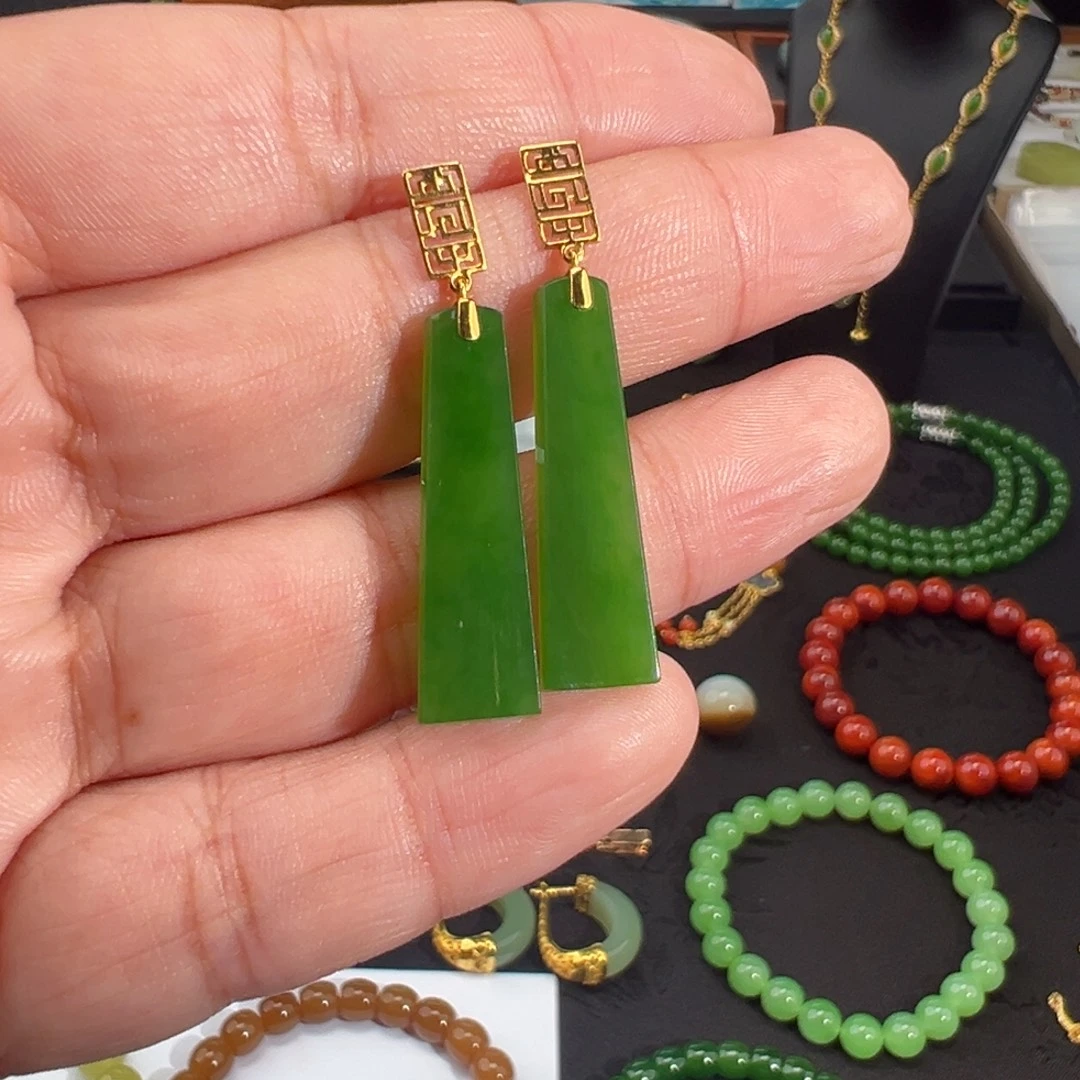 和田玉（碧玉）18K金镶嵌耳饰辣绿耳饰耳坠