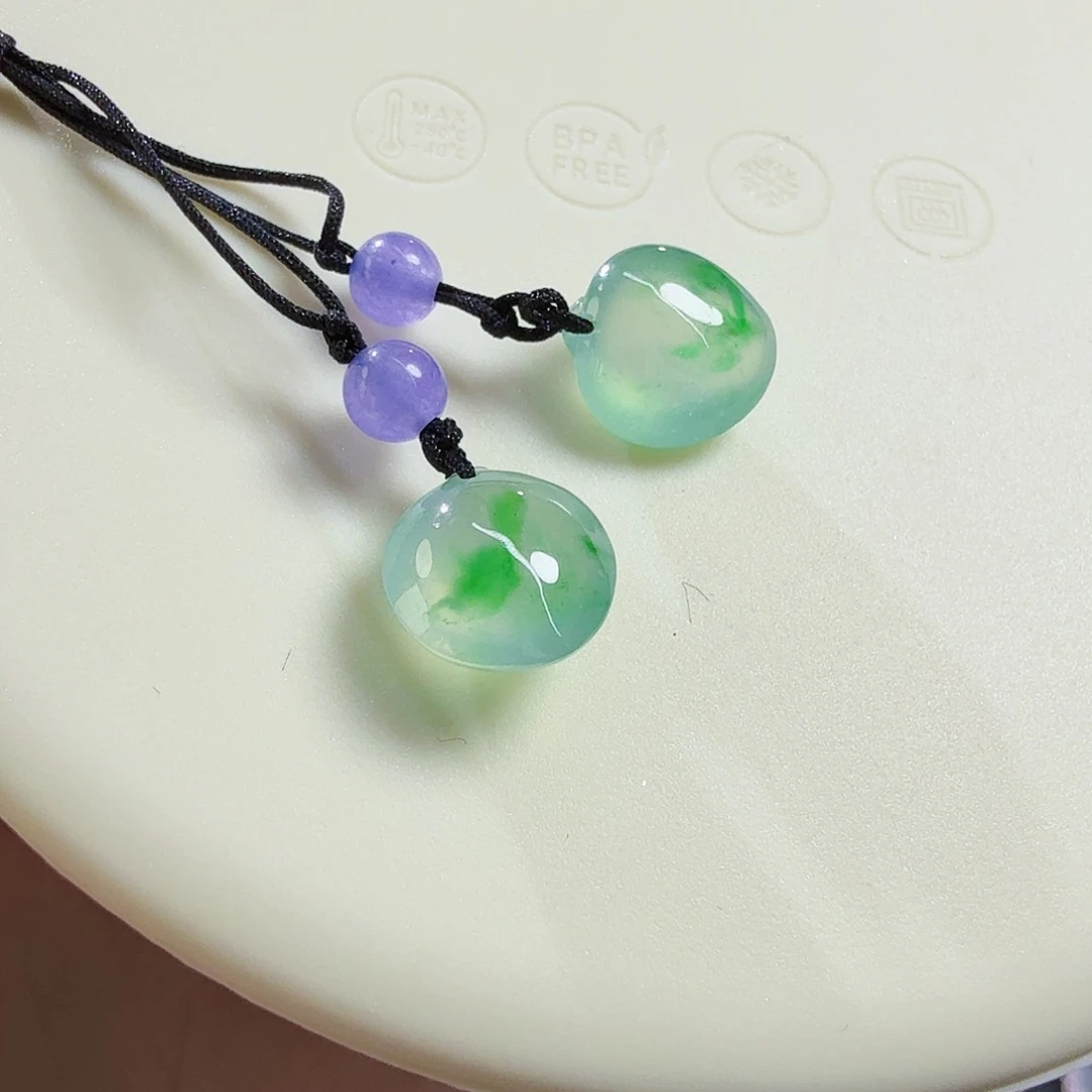 翡翠未镶嵌颈饰桃子一对