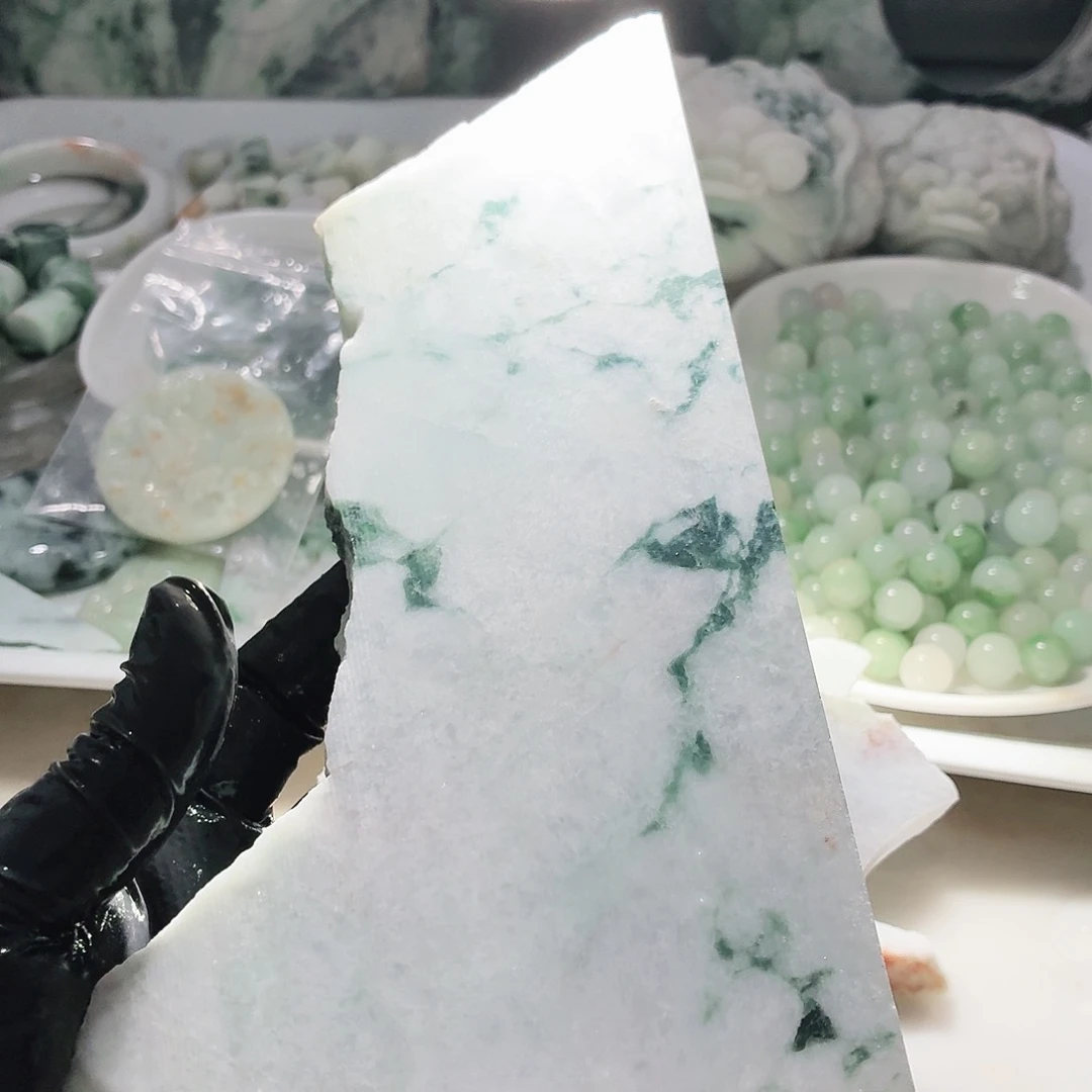 翡翠未镶嵌颈饰边角料