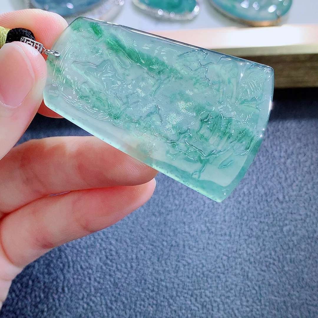 翡翠18K金镶嵌颈饰翡翠