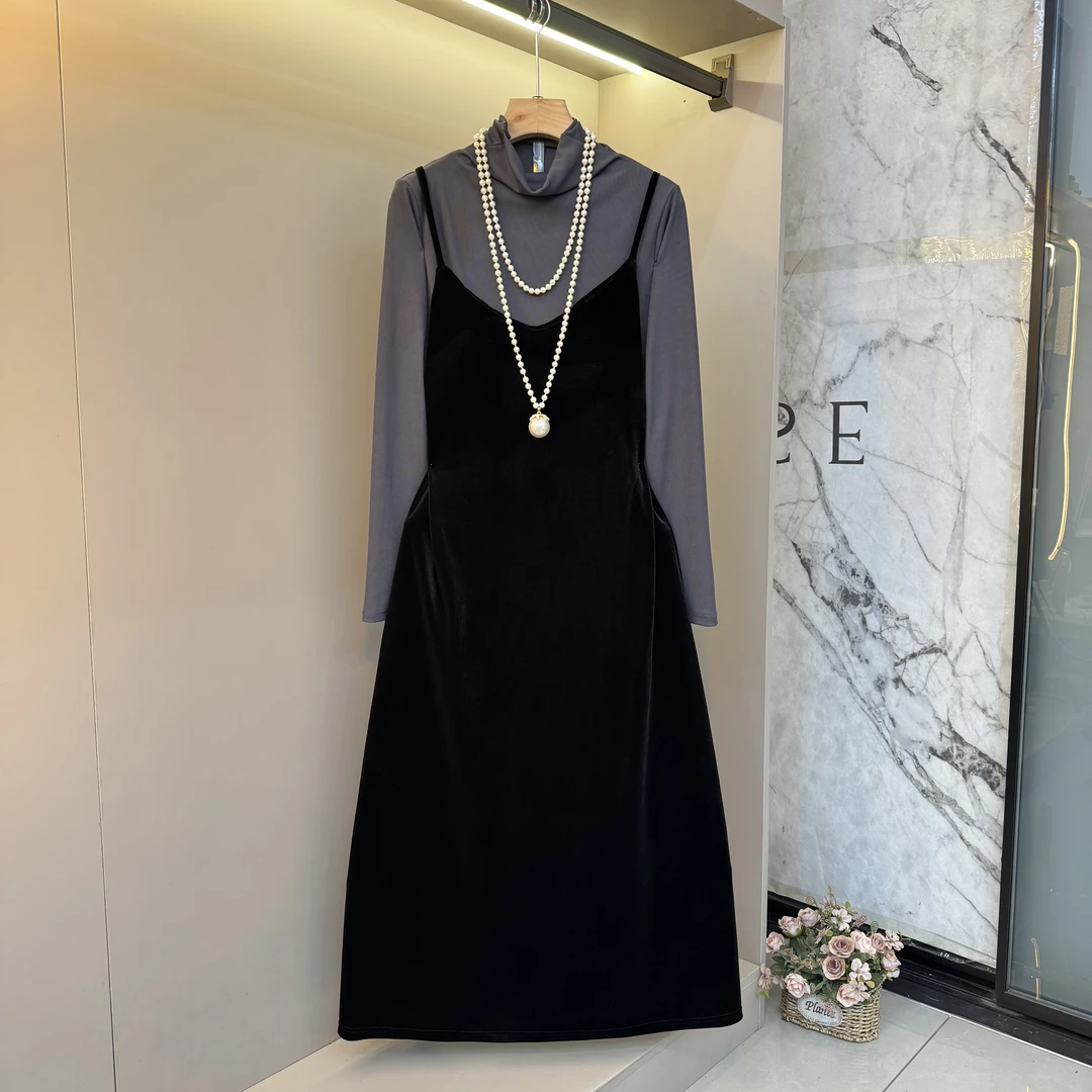 2025秋季欧货时尚长袖半高领打底衫+吊带丝绒连衣裙两件套6712
