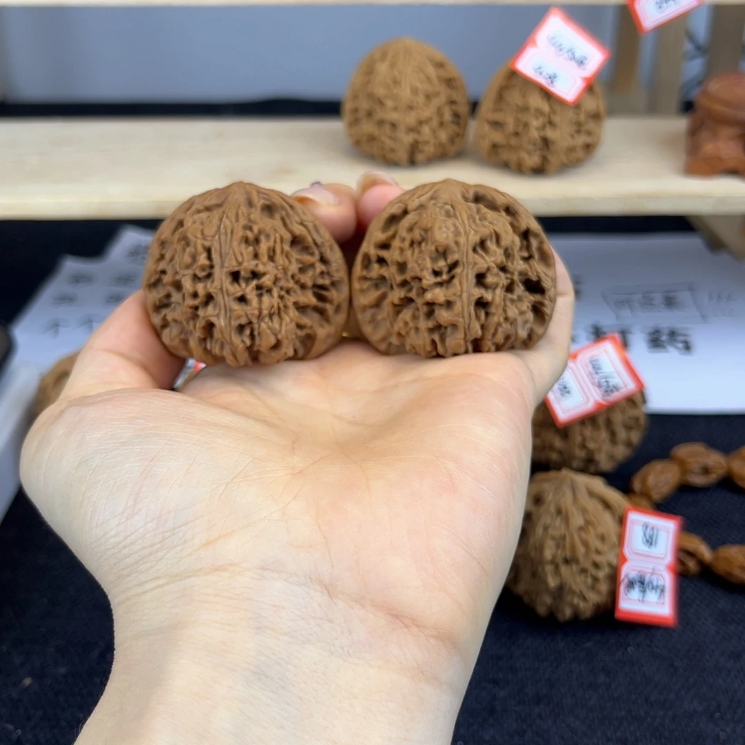 文玩核桃吊坠港***博核桃