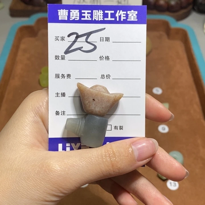 蛇纹石玉未镶嵌颈饰更**嘟
