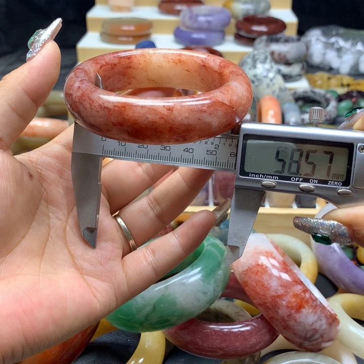 未镶嵌手镯石英质玉
