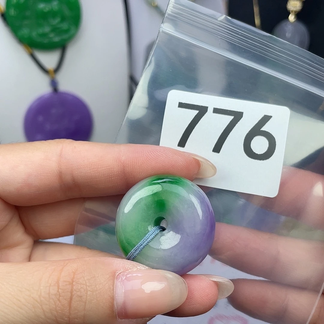 翡翠未镶嵌吊坠(赠链)