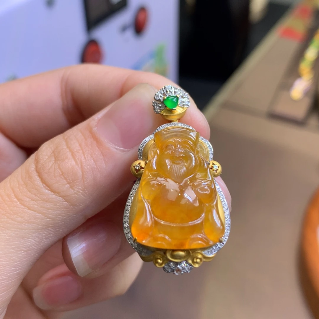 翡翠18K金镶嵌颈饰翡翠