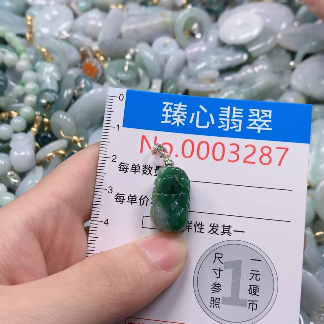 翡翠挂件未镶嵌翡翠