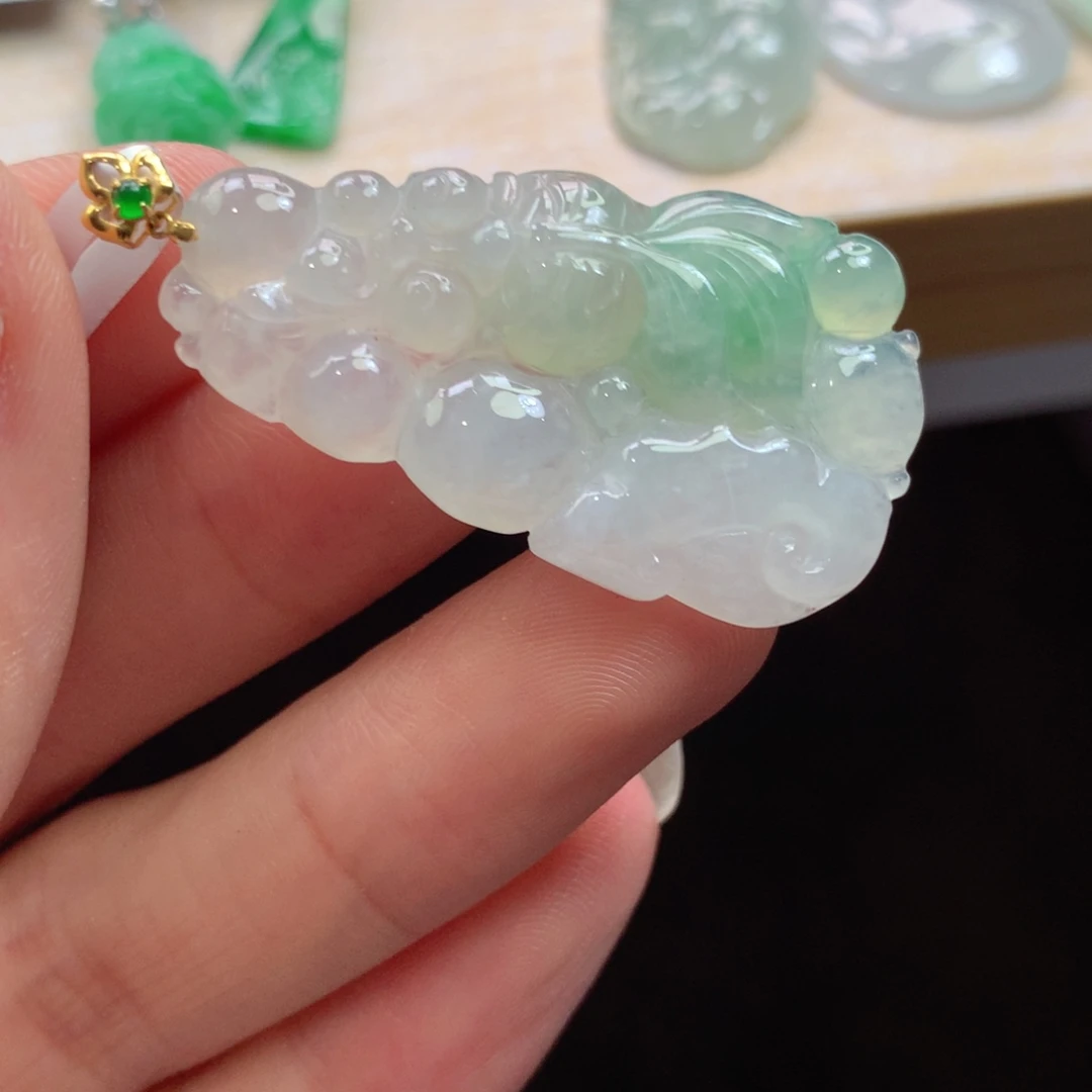 翡翠未镶嵌颈饰吊坠