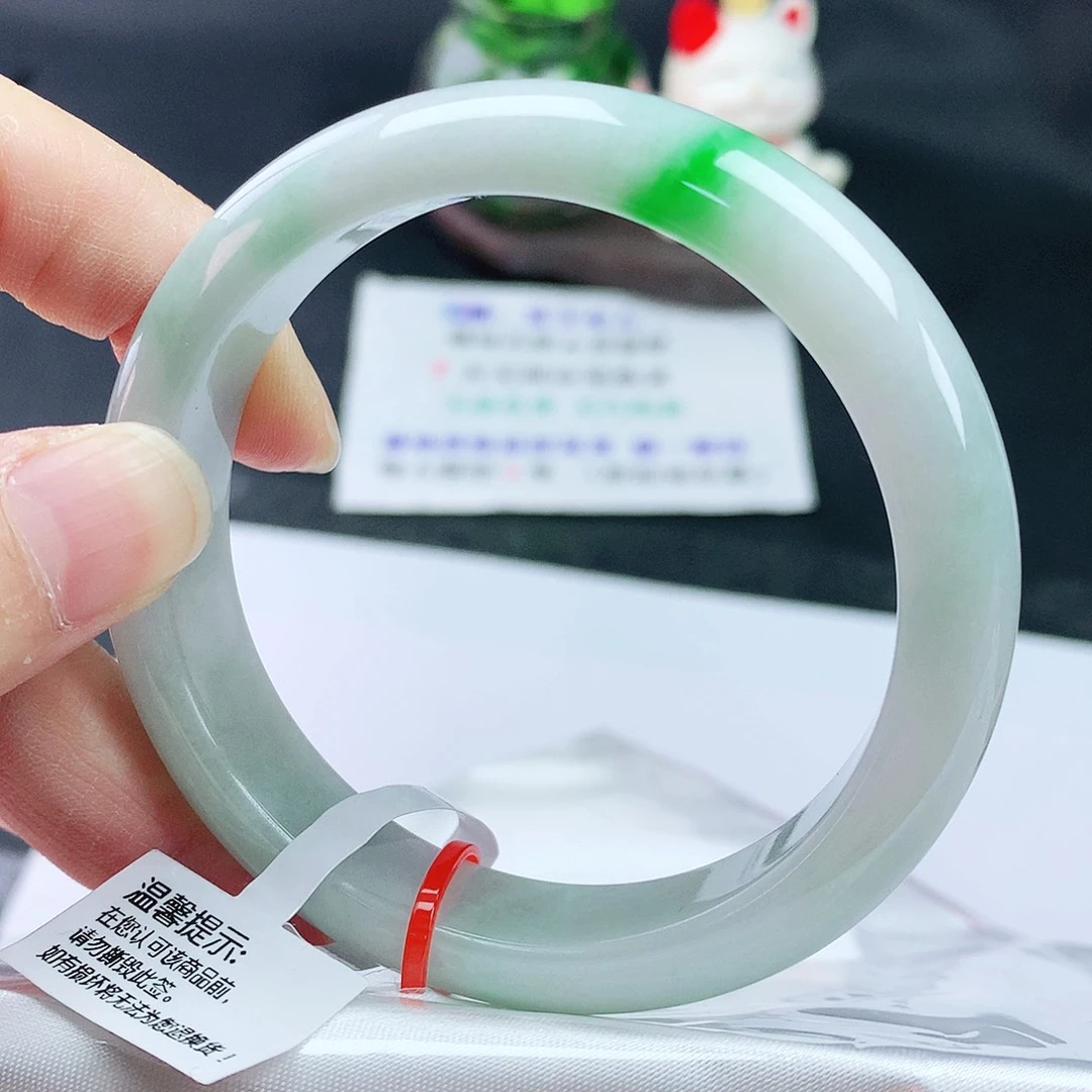 翡翠手镯未镶嵌56圈