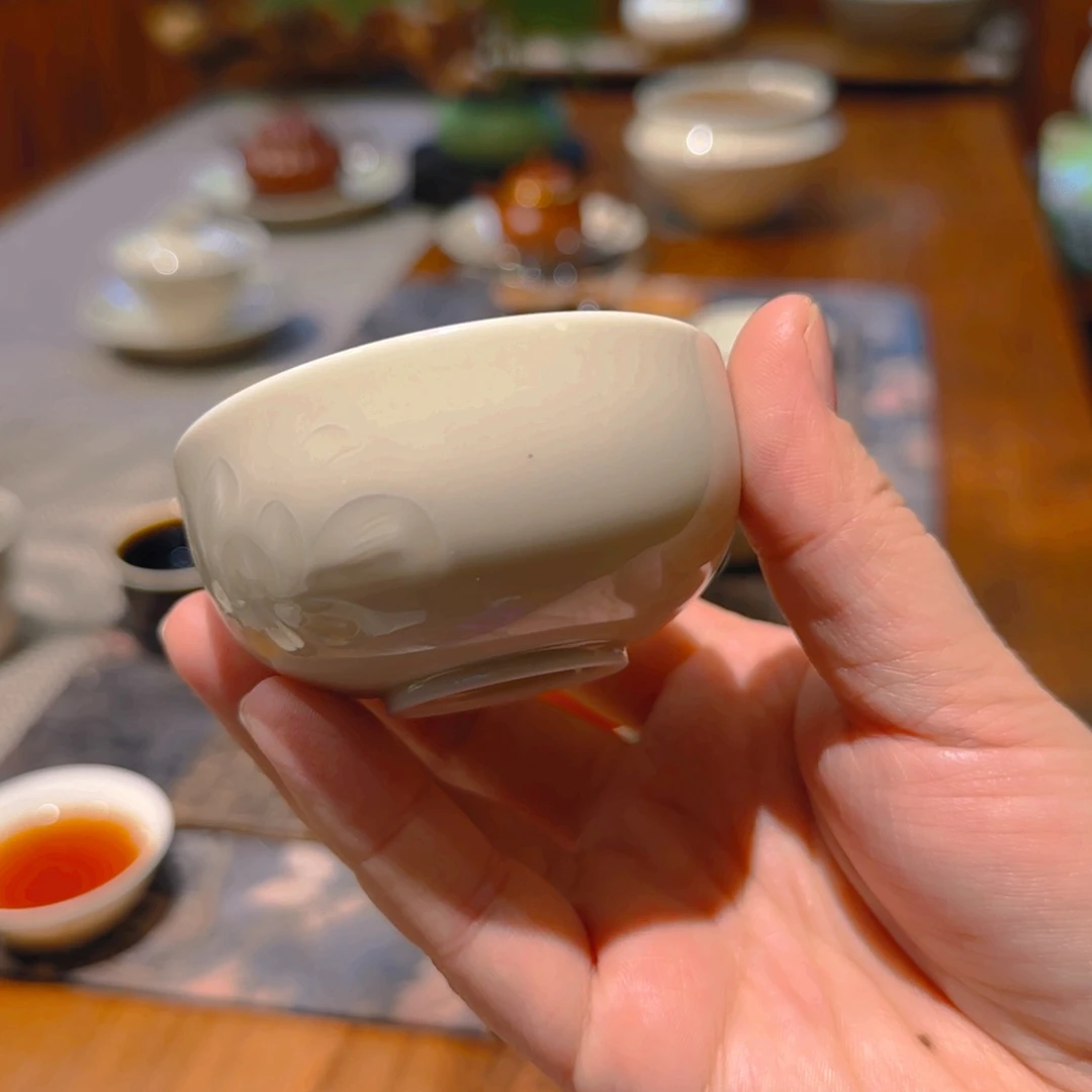 一*微澜定瓷 微瑕剔花普洱杯