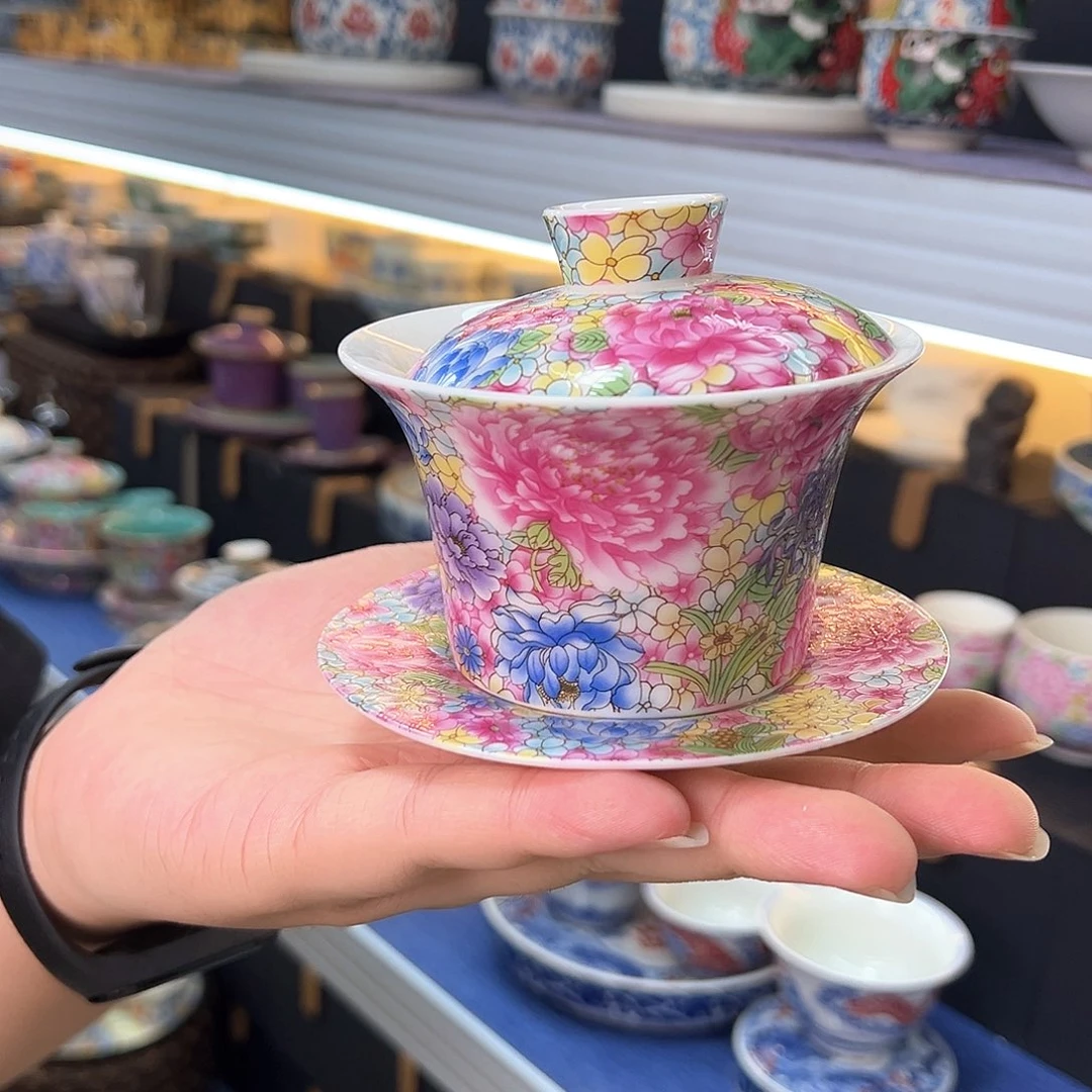 盖碗里的水煮开后放入