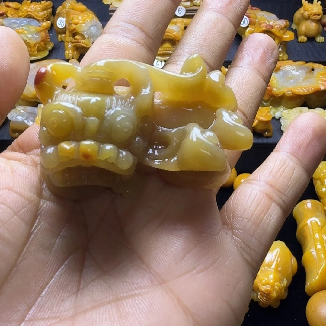 石英质玉（黄龙玉）未镶嵌手玩件