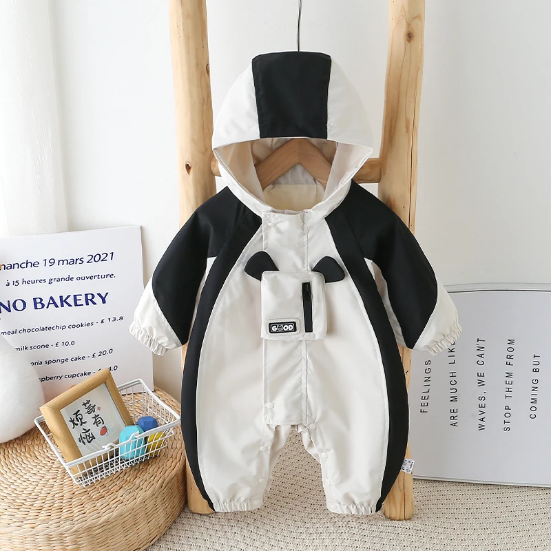 婴幼儿秋装连体衣男宝冲锋衣新生儿女宝春秋款防风卡通小熊猫爬服