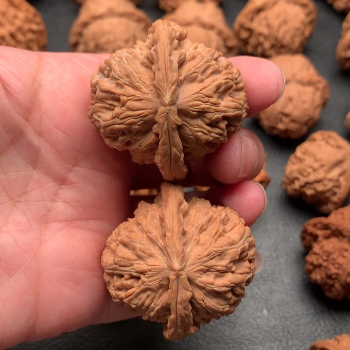 文玩核桃吊坠不**起狮子头