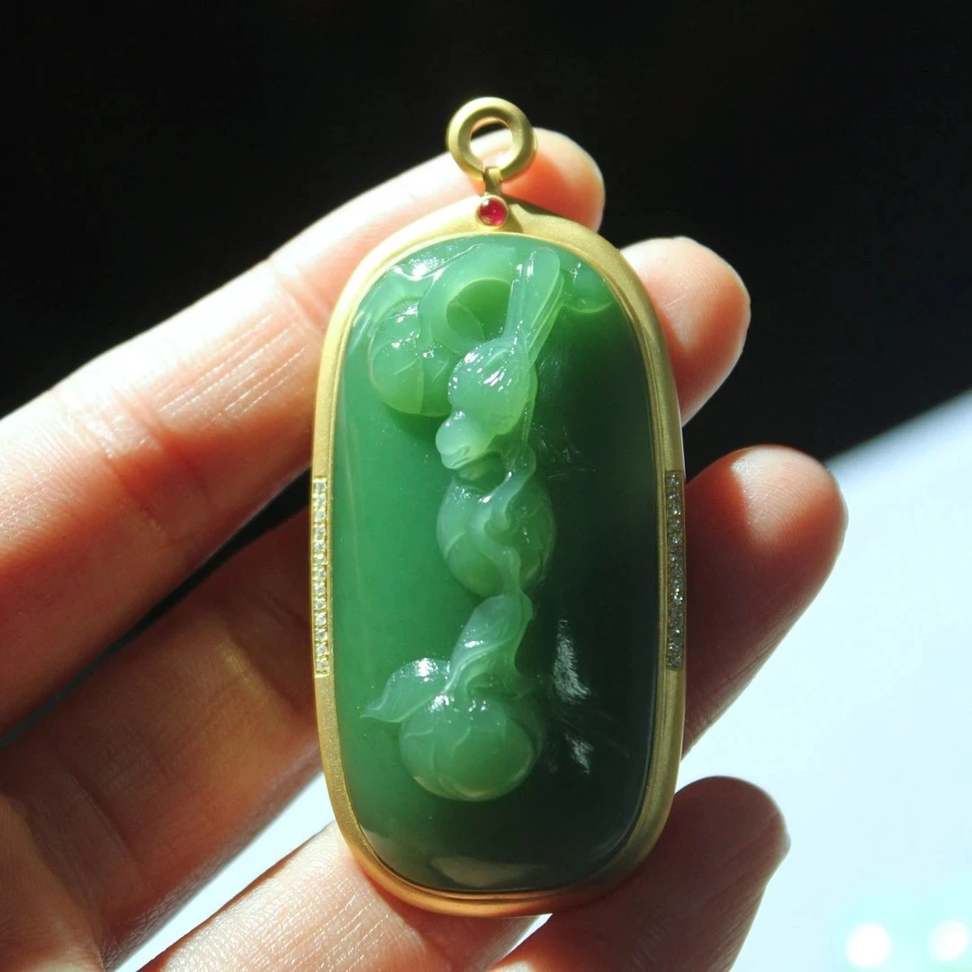 【岚溪珠宝】——柿柿（事事）如意，国画写实款。老矿俄碧，俏色巧雕。。。