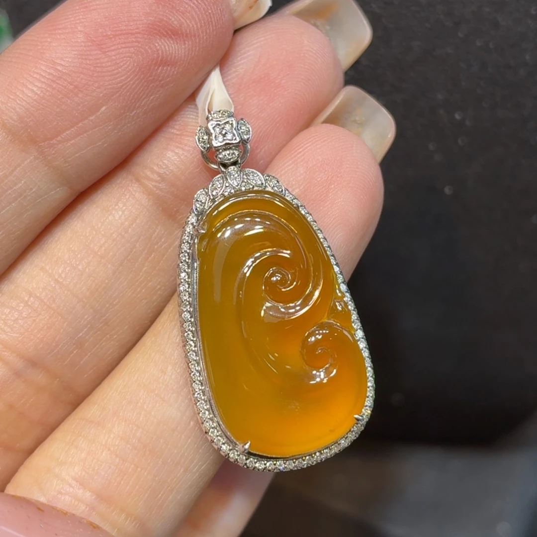 翡翠18K金镶嵌颈饰天然缅甸翡翠