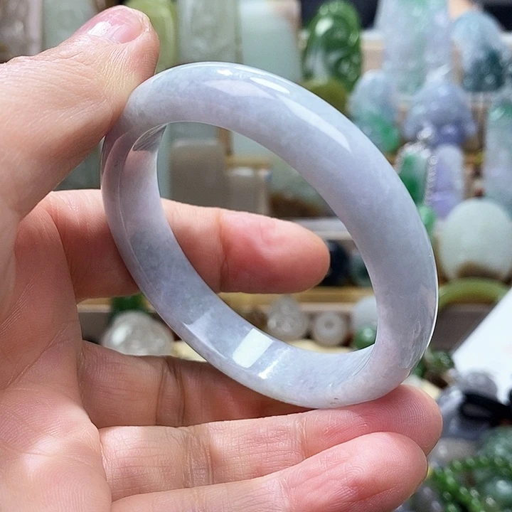 翡翠手镯未镶嵌翡翠
