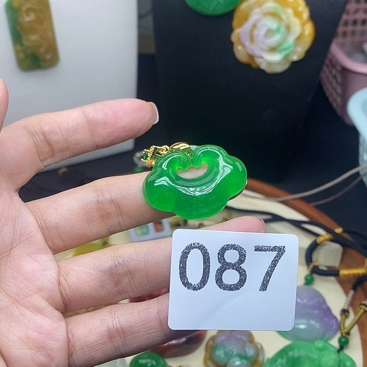 吊坠(赠链)未镶嵌翡翠