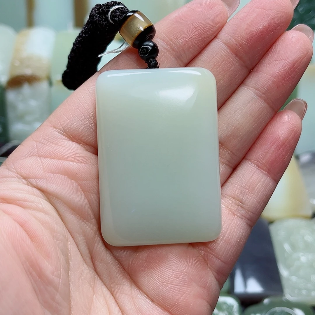 庆***和田玉未镶嵌颈饰