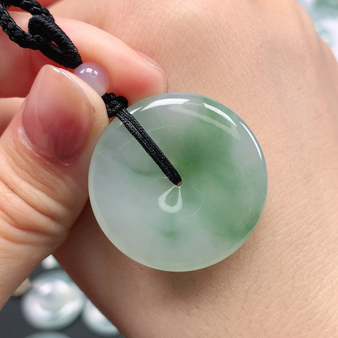 翡翠颈饰未镶嵌平安