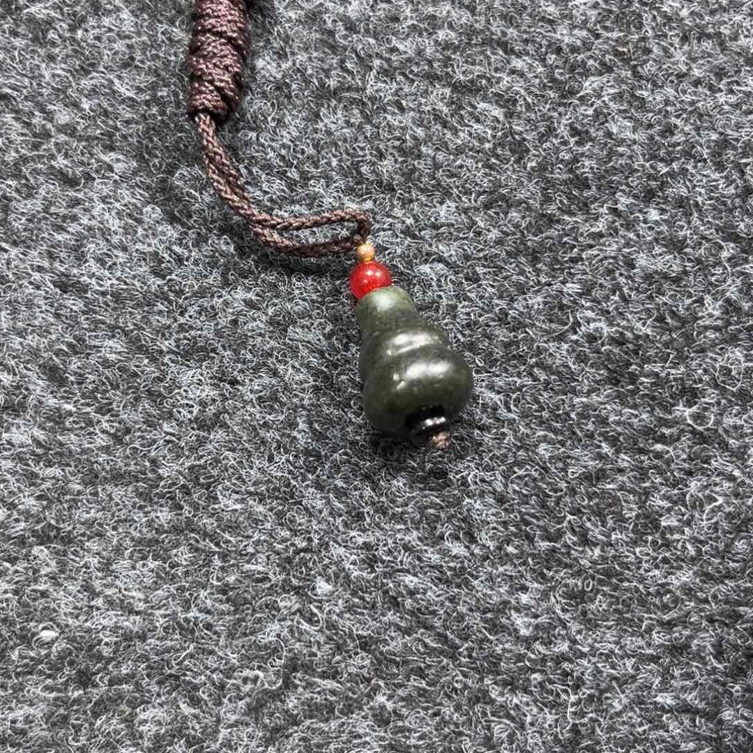 和田玉未镶嵌颈饰谢*山