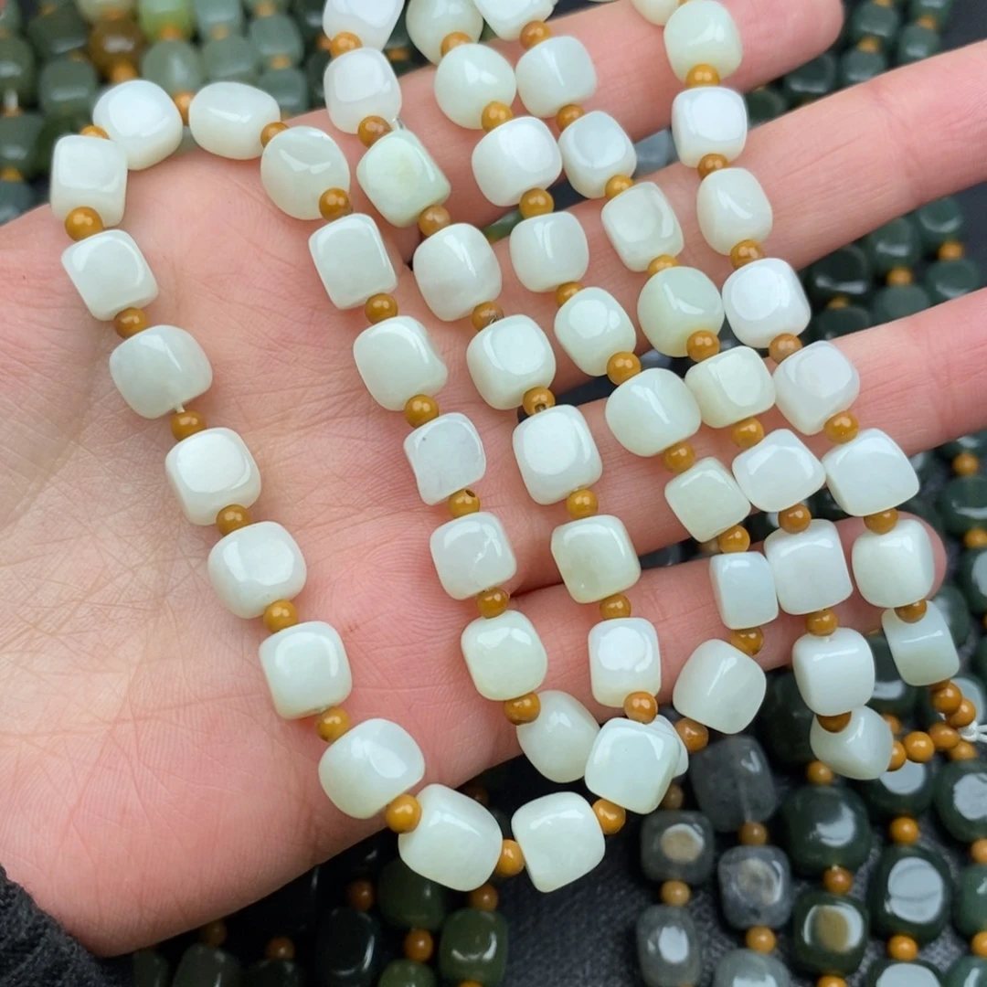 和田玉未镶嵌车挂