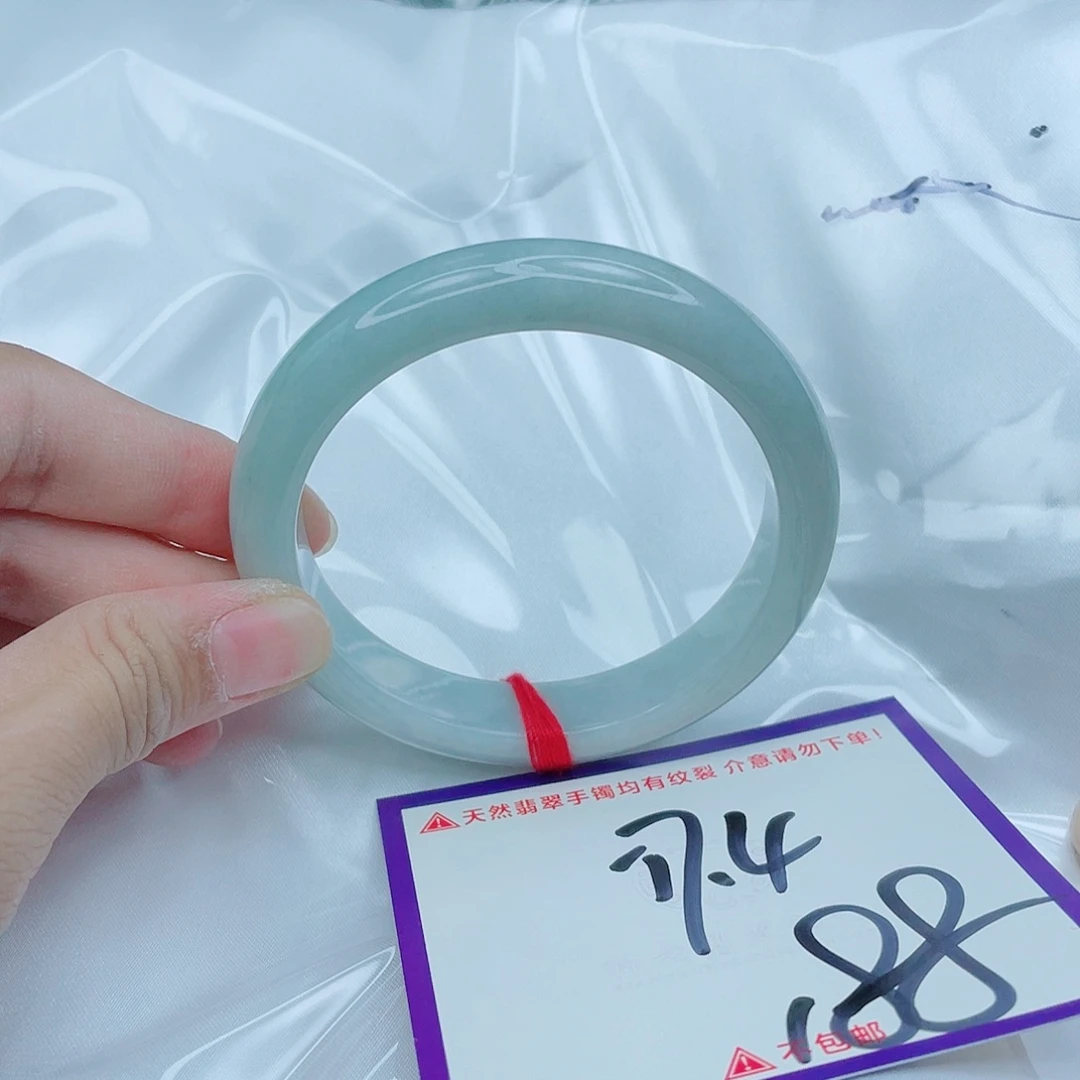 翡翠手镯未镶嵌翡翠