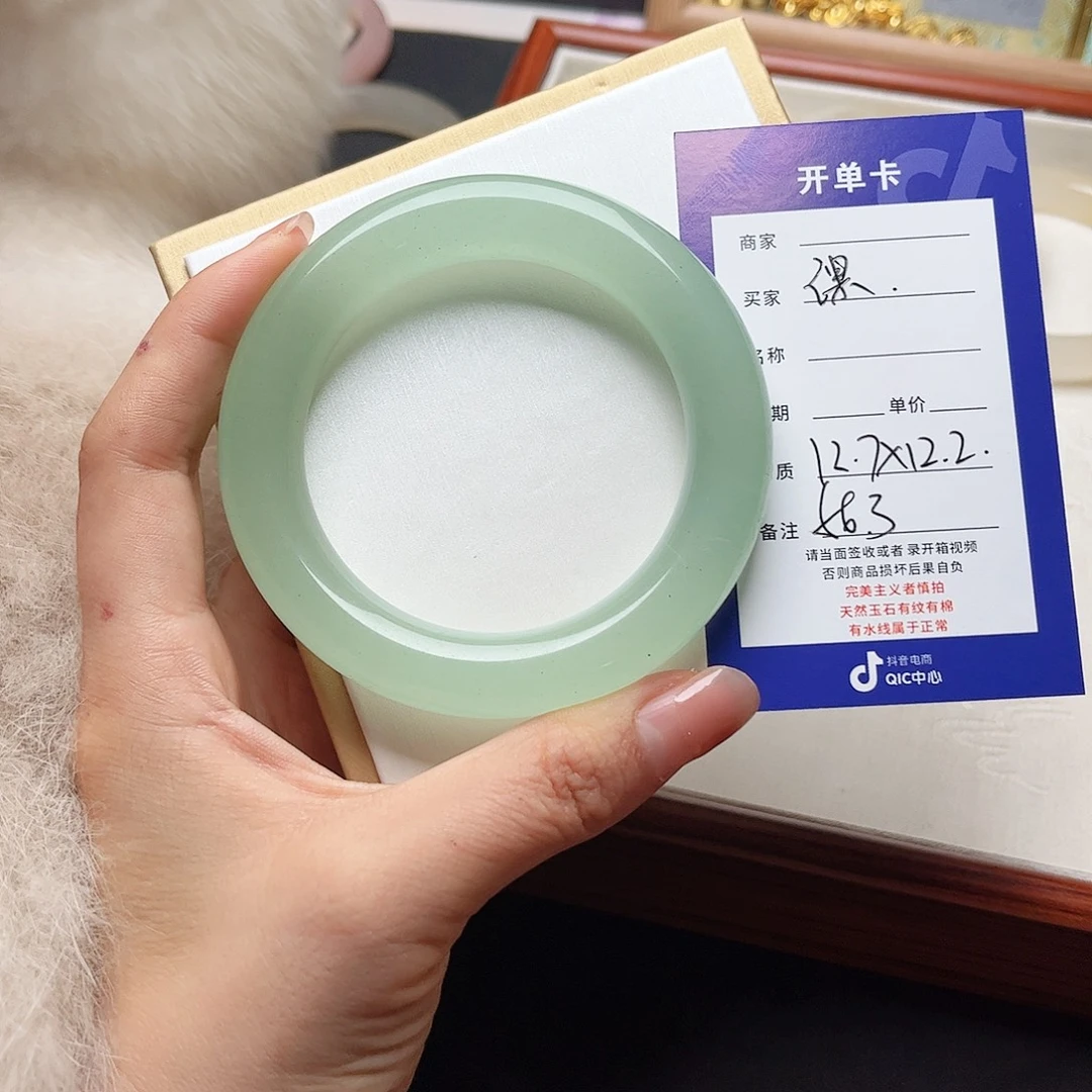 蹭***~石英质玉未镶嵌手镯