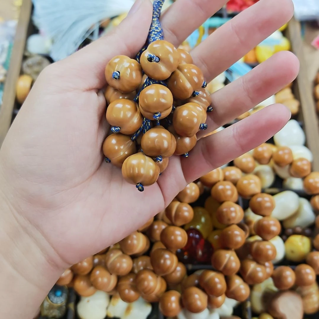 吊坠猴头核桃葡萄串