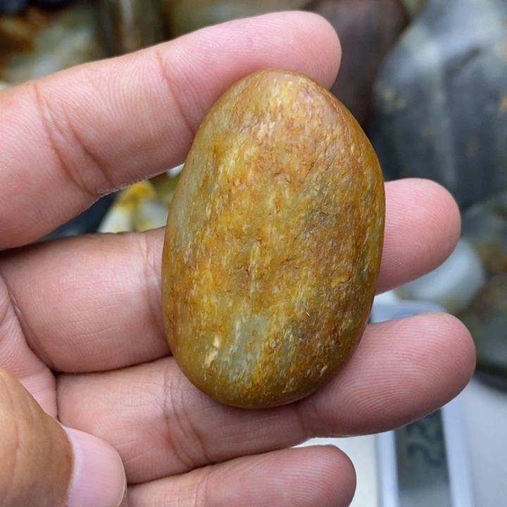 颈饰未镶嵌和田玉（子料）