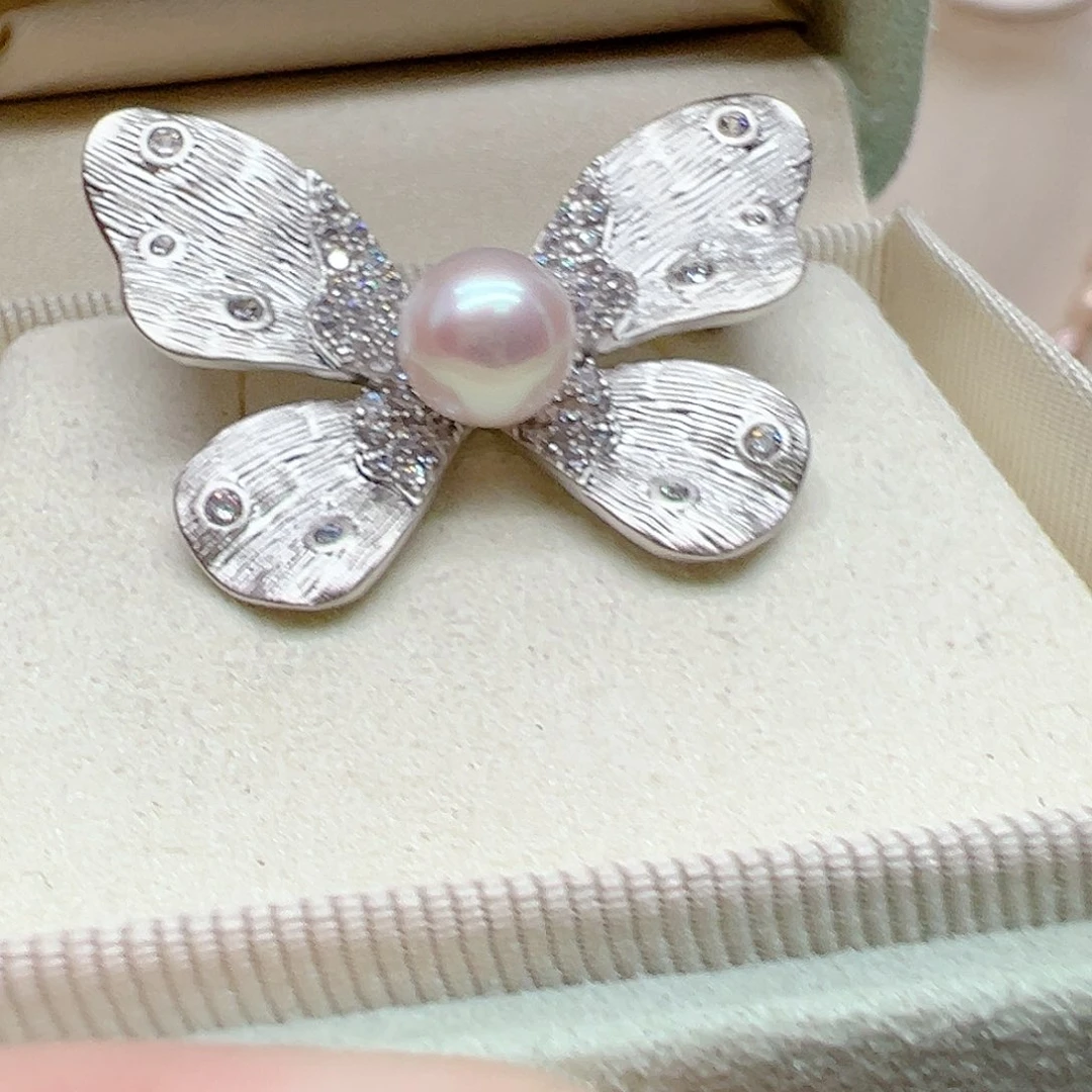 合金胸饰淡水珍珠