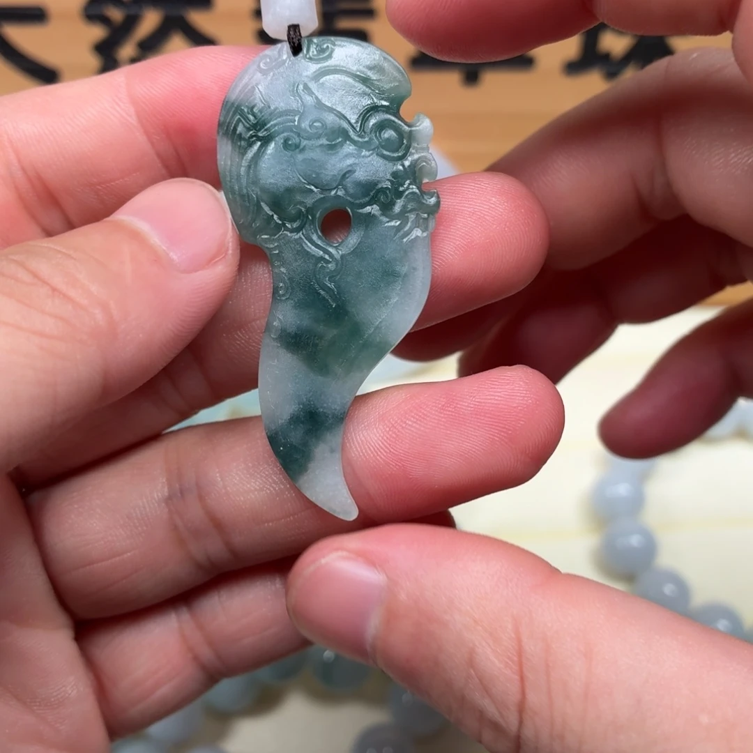 定制翡翠未镶嵌仿古龙牙